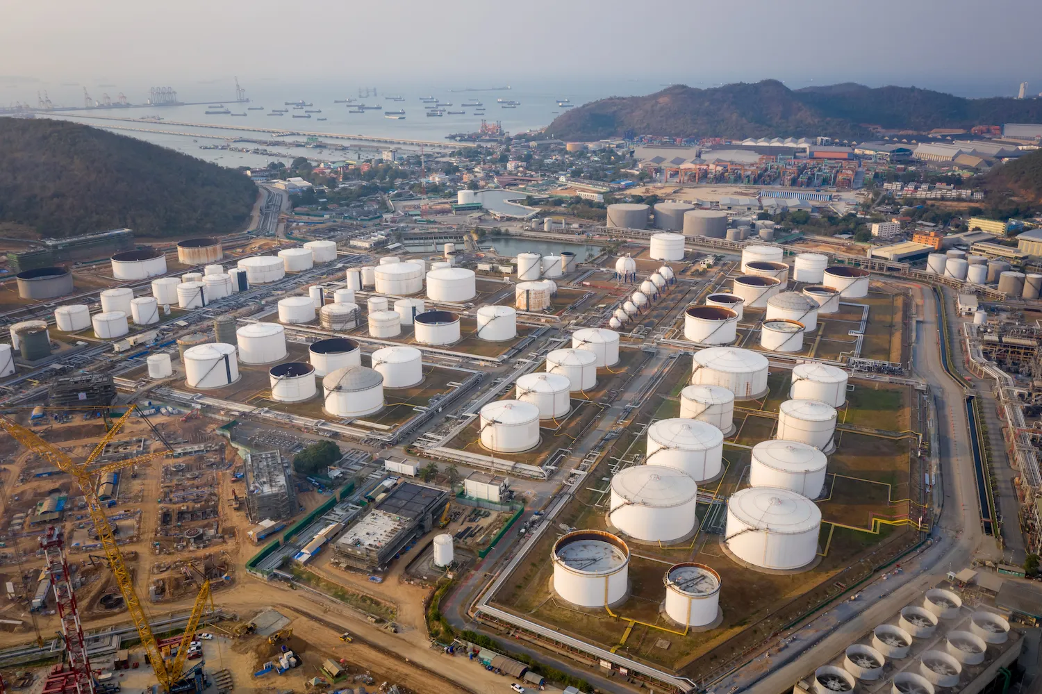 Vue aerienne d'une raffinerie de petrole en Russie